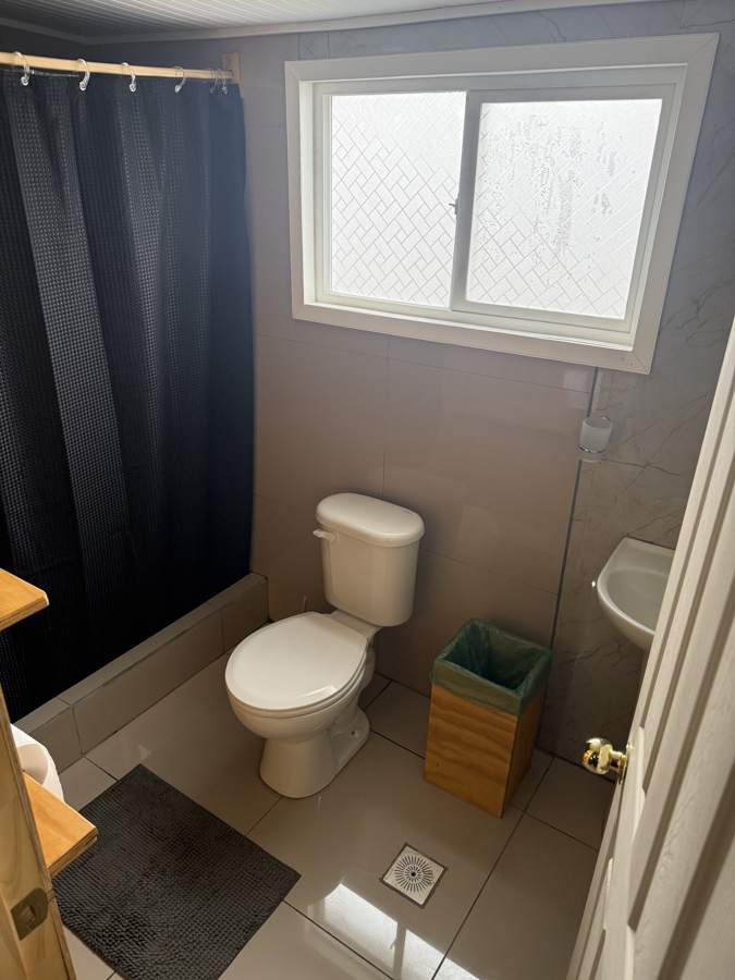 Ducha e inodoro de Habitación 2