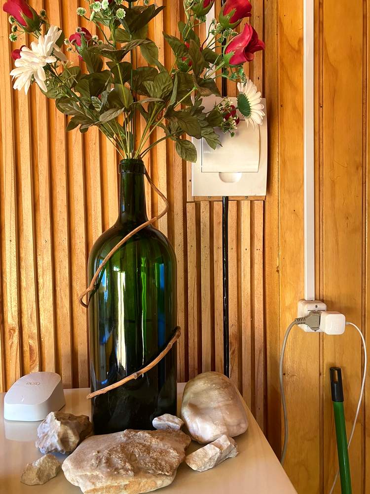 Detalle decorativo con florero